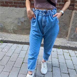 Zara high rise Mom jeans with ruffle Waist. Size 2